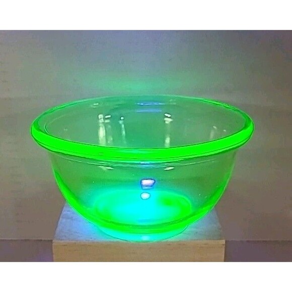 Anchor Hocking Glass Green Uranium Vaseline Mixing Bowl Rolled Edge 5” - Picture 1 of 7